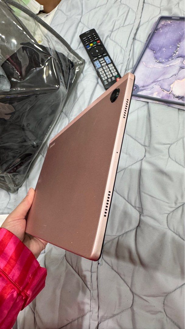Samsung Galaxy Tab A8 (Category: Android) located in Muntinlupa City. Submitted by signaturesph (Listing ID 1372334109, Image 3). Description: Store Bought, Issues: cracked Screen. Owned by a kid. Please see attached photos for details..