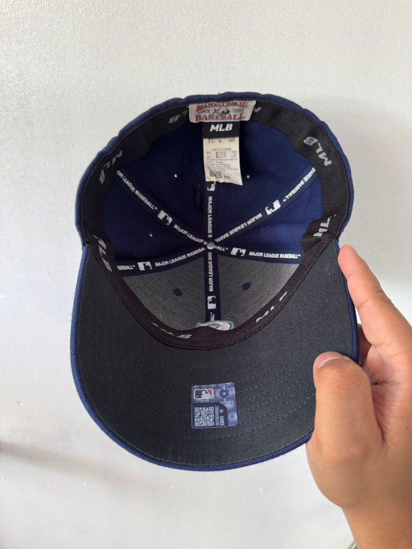 Seattle Mariners close cap (Category: Caps & Hats) located in Bacolod City. Submitted by darweenj (Listing ID 1372335514, Image 3). Description: No issue.