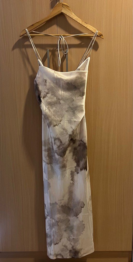 Silk Long Dress (Category: Dresses) located in Taguig. Submitted by quin21 (Listing ID 1372322102, Image 2). Description: .