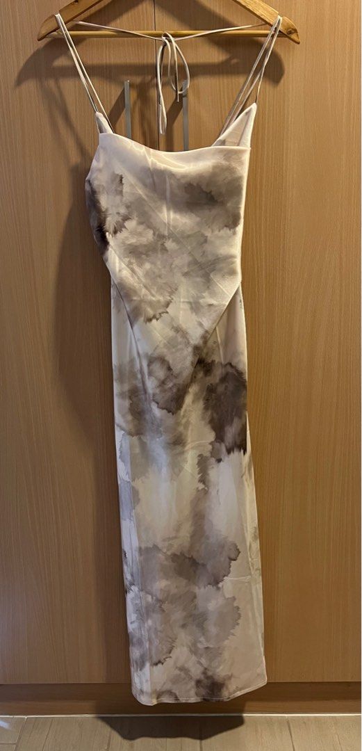 Silk Long Dress (Category: Dresses) located in Taguig. Submitted by quin21 (Listing ID 1372322102, Image 3). Description: .
