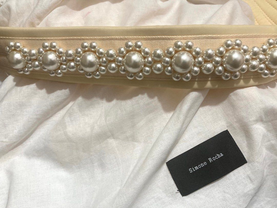 Simone Rocha （分類：手袋及銀包）位於 Hong Kong。 由 takebe 提交（商品編號 1372358711，圖片 3）。簡介： 只用了兩次，整體新淨，唯一明顯瑕疵見圖，兩點墨水筆痕跡 連原裝塵袋 。