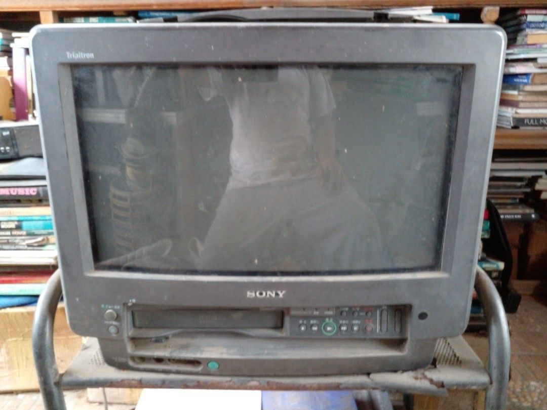 SONY CRT TV,S-Video VHS Combo (Category: TV) located in General Santos City (Dadiangas). Submitted by someretrostuff (Listing ID 1372431452, Image 1). Description: As is.Not Working.For Repair No Remote (Last 2 pic is for reference only,not the actual item).