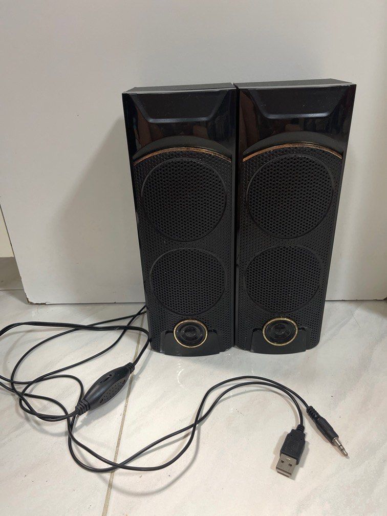 Speaker (Category: Soundbars, Speakers & Amplifiers) located in Singapore. Submitted by jo_0104 (Listing ID 1372383060, Image 1). Description: .
