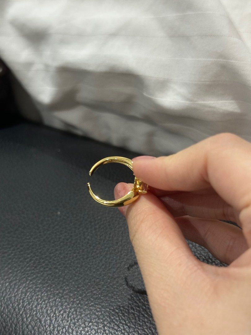 Stone ring (Category: Rings) located in Mantin. Submitted by sy_tg (Listing ID 1372412944, Image 2). Description: Adjustable.