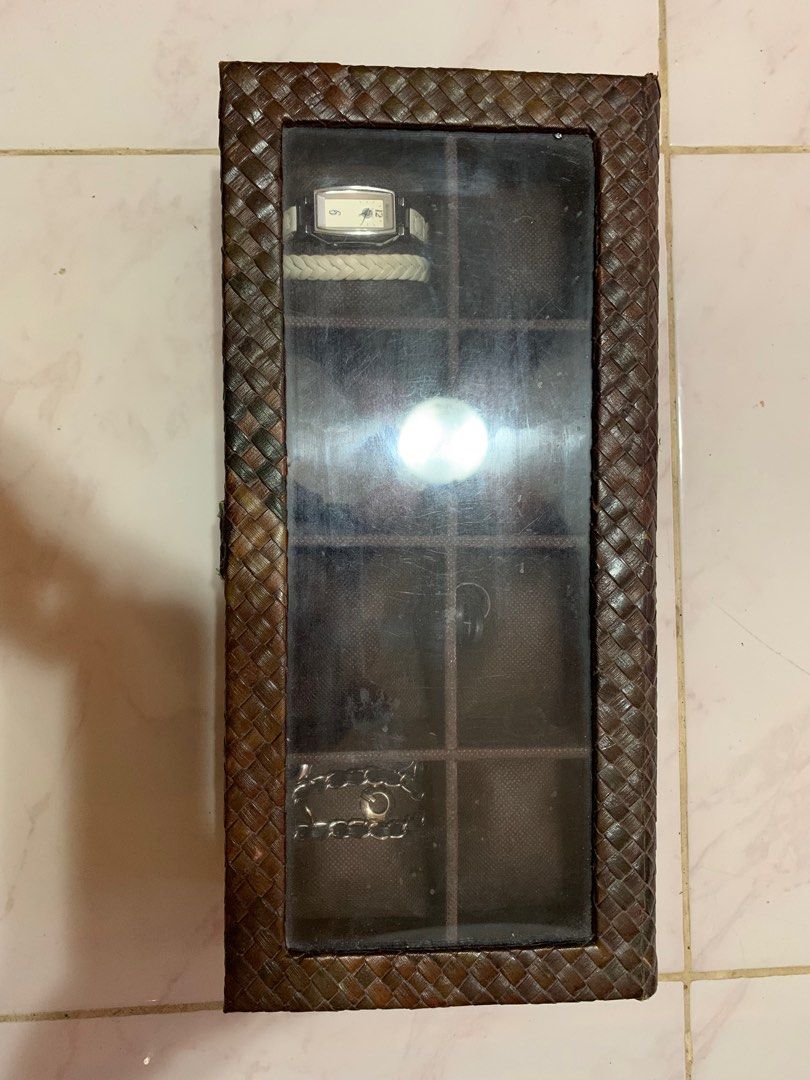 Storage Watch Organizer box (Category: Other Accessories) located in Davao. Submitted by mj_2021 (Listing ID 1372330318, Image 2). Description: Up to eight (8) watches Hindi na ginagamit na storage .
