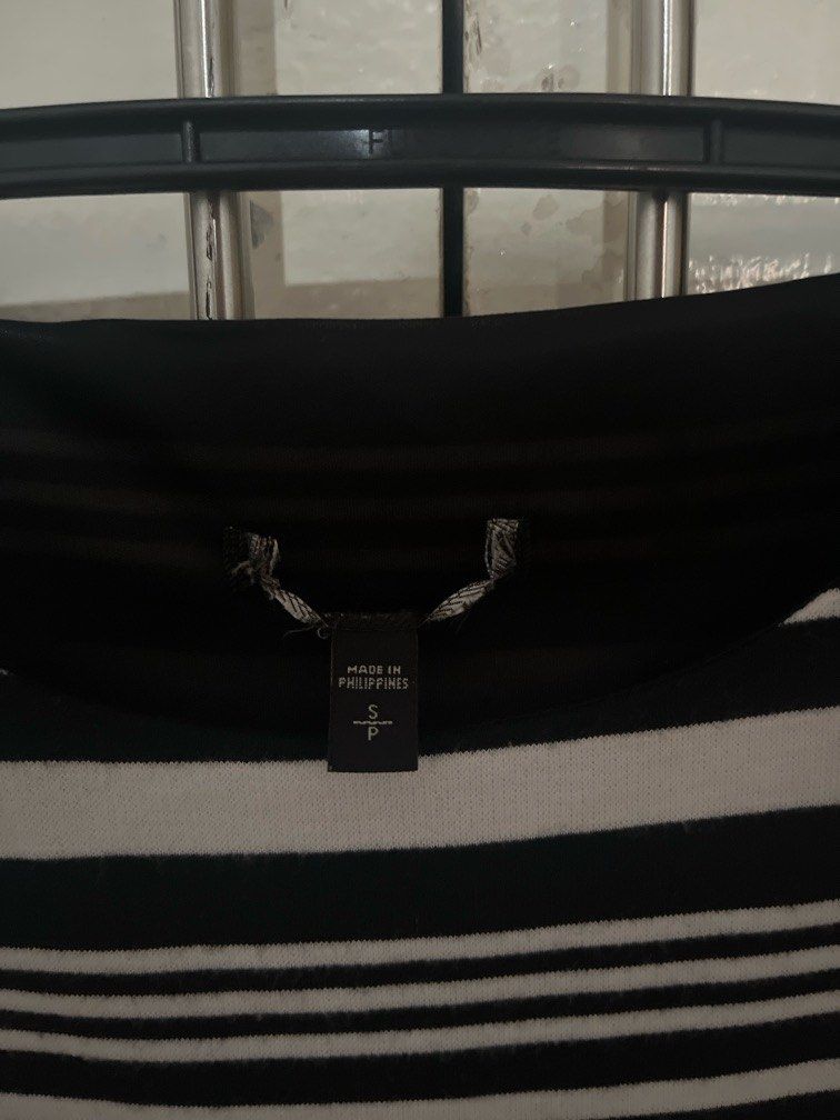 Striped dress (Category: Dresses) located in Paranaque City. Submitted by msgvill (Listing ID 1372303087, Image 2). Description: No brand - overrun Very flattering when worn.