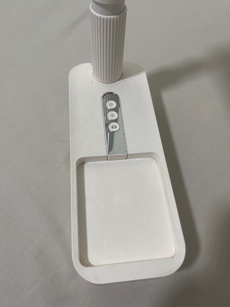 study lamp (Category: Lighting) located in Singapore. Submitted by shaeke (Listing ID 1372297533, Image 2). Description: type c chargable study lamp.