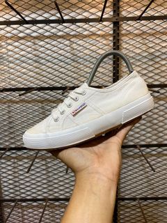 (Kategori: ) berada di . Dikirim oleh warung_sneaker (ID iklan 1372402226, Gambar 1). Deskripsi: .