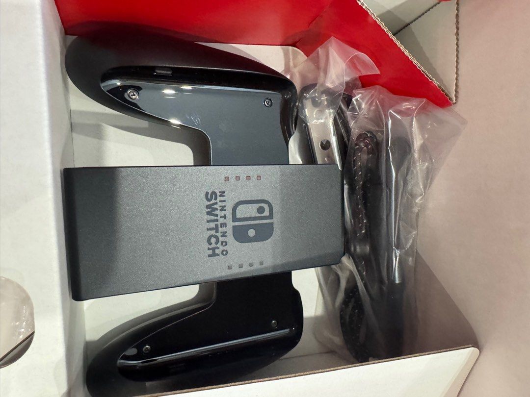 由 hank50111 (刊登 ID 1372284086，圖片 3) 提交，位於 台中市 (Taichung) 的 Switch oled 主機 只玩過一個遊戲 9.9新 (類別：Nintendo 任天堂)，說明：買來只玩過寶可夢 然後就收起來了 趕緊打包帶走。