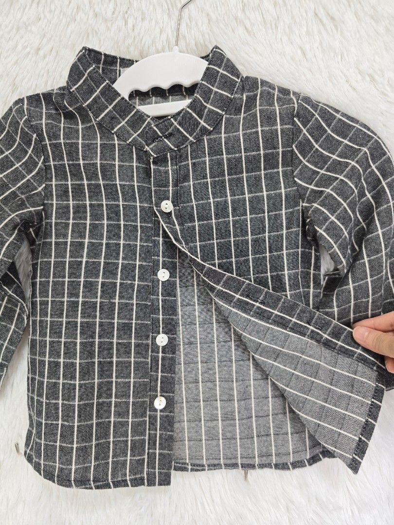 由 zero934437708 (刊登 ID 1372353960，圖片 2) 提交，位於 基隆市 (Keelung) 的 編號T82 童裝 格子襯衫 長T 長袖 T恤 T-shirt 襯衫 春秋款 適4-7歲 二手 已洗 (類別：嬰兒及兒童流行時尚)，說明：品名：格子襯衫/開襟襯衫【春秋款】 版型寬鬆舒適.面料親膚 衣服無彈性、百搭不退流行、簡單搭配就很好看 是衣櫃裡不可或缺的單品 衣服狀況佳 衣服尺碼都是平量公分.再請媽媽以寶貝的實際身材評估.適穿尺碼僅供媽咪參考 尺碼：童碼M號.適4-7歲 衣長：41公分 胸圍：60公分 袖長：【肩膀到袖長36公分】 肩寬：27公分 【高標請繞道。完美主義請繞道】 物價高漲的時代。選擇我。是一個很棒的選擇 二手商品難免有使用過的痕跡 便宜售出。慎選下單。售後不退。 能接受再下單 商品狀態如圖所示 現貨拍攝。無修圖。