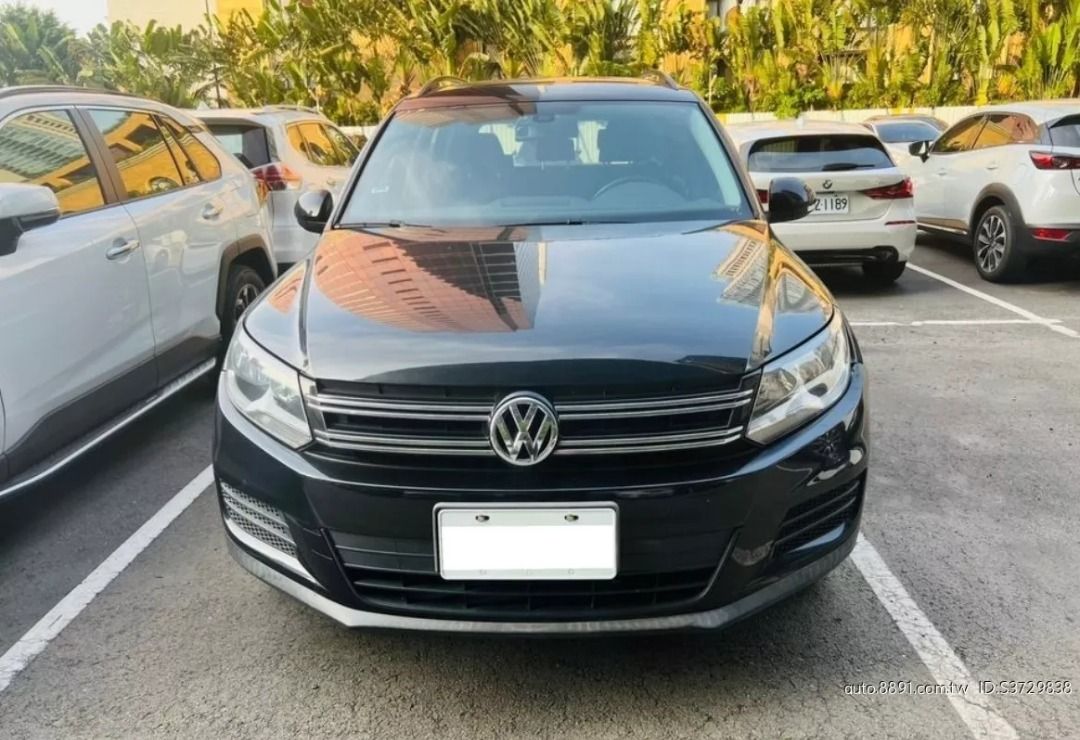 由 davidchu619 (刊登 ID 1372351011，圖片 2) 提交，位於 高雄市 (Kaohsiung) 的 二手中古車優惠中~Tiguan黑 (類別：汽車出售)，說明：你還在找車嗎？ 我幫你省錢省時間～ 挑選好你想要的車只要10~15分鐘，就給你結果！ 我們的每一台車 都經過【SAVE認證查定表】把關： ✔ 非事故車 ✔ 非泡水車 ✔ 引擎變速箱正常 ✔ 里程數保證 ✔ 查定結果全公開，透明看得到！ 不只價格漂亮，更讓你買得安心。 買車不是靠運氣，是要看得懂證據！ 想看有哪些車？留言或私訊「報告」給你看車況查定表！ !!!!!優惠價格，暫不開放給同行調度!!!!! ❃ 廠牌：Volkswagan ❃ 型號：Tiguan ❃ 年份：2014 ❃ 車色：黑 ❃ 排氣量：1.4L ❃ 里程：150000km ❃ 引擎燃料：汽油 ❃ 驅動方式：2WD ❃ 乘客數：5門5座 ❃ 售價：15萬 --- ★安全配備 ↗循跡系統 ↗兒童安全椅固定裝置 ↗煞車輔助系統 ↗防盜系統 ↗安全氣