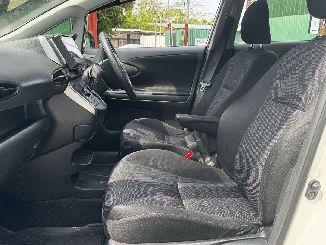 Toyota Wish 1.8 (A)62863131467267113