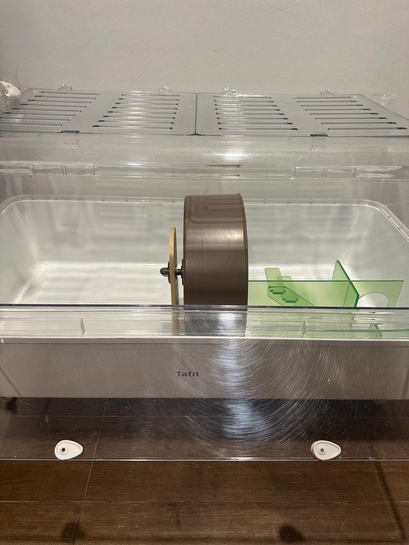 [USED 88CM] Tafit Tranparent Cage (Category: Homes & Other Pet Accessories) located in Singapore. Submitted by chocolatebread0306 (Listing ID 1372408001, Image 2). Description: Used but well taken care of, only has a few scratches externally. .