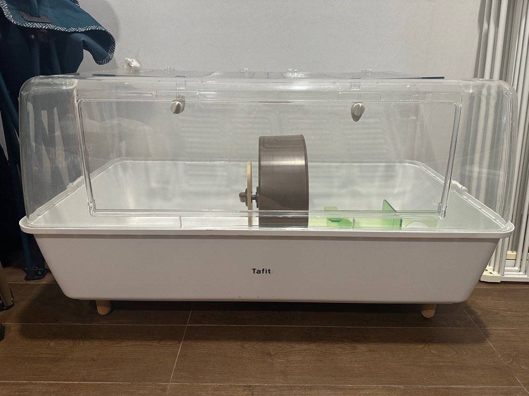 [USED 88CM] Tafit Tranparent Cage (Category: Homes & Other Pet Accessories) located in Singapore. Submitted by chocolatebread0306 (Listing ID 1372408001, Image 1). Description: Used but well taken care of, only has a few scratches externally. .