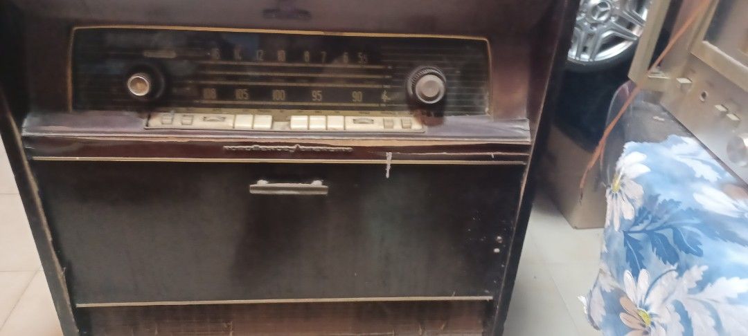 Vintage normende tube radio (Category: Other Audio Equipment) located in Singapore. Submitted by morganpoop57356 (Listing ID 1372402787, Image 1). Description: normende console radio. not in working . condition. only power light on..
