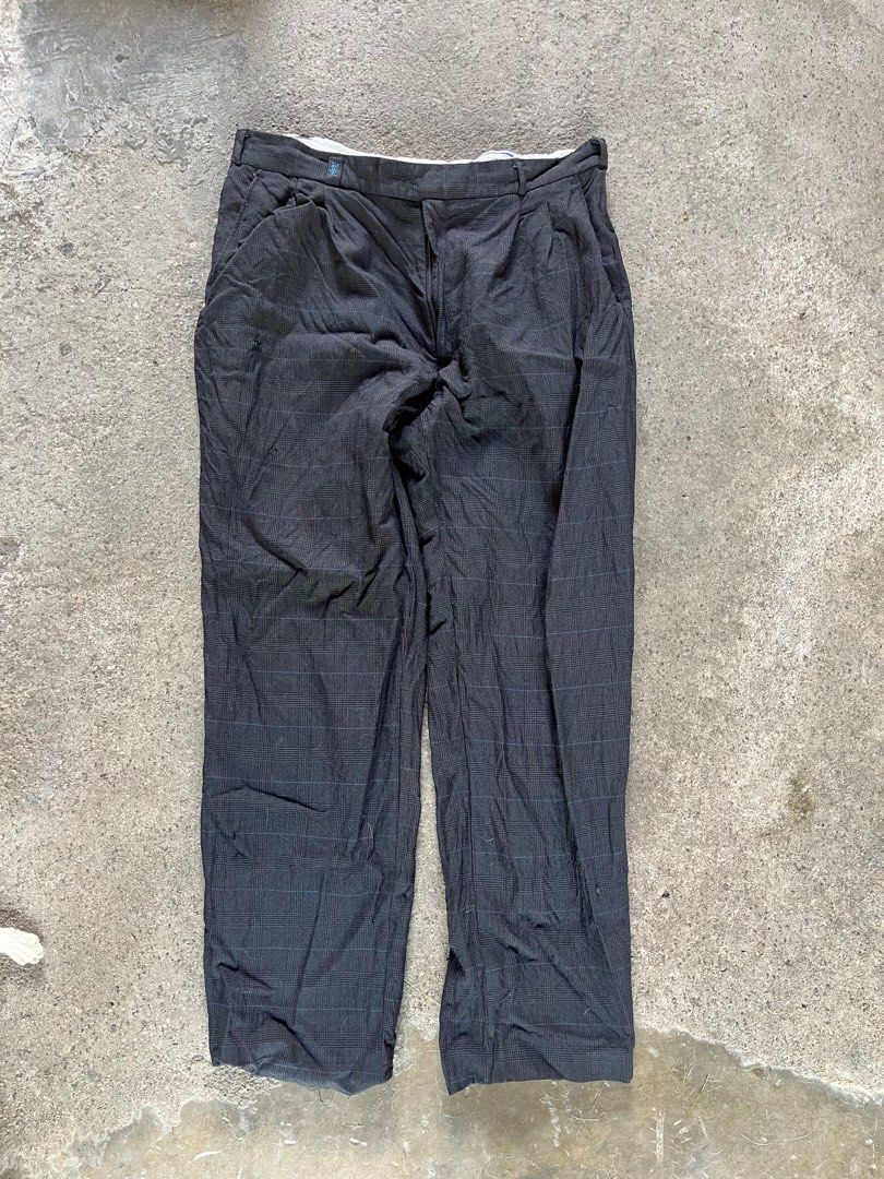 YSL Wide Legged Trouser/Slacks Formal Pants (Category: Trousers) located in Caloocan City. Submitted by ramenonly (Listing ID 1372329486, Image 1). Description: Original Yves Saint Laurent Wide Legged Slack Pants. ❗️With flaws ❗️but not visible. Price is still negotiable 33-36 Fitting (I’m size 33 and it fits well) Leg Opening 10”.