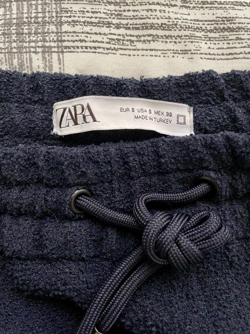 Zara navy blue textured jogger trouser (Category: Joggers) located in Makati City. Submitted by crisbeooo (Listing ID 1372325356, Image 3). Description: Authentic Zara Size S slim fit, fits 29-31, with elastic waist band No issues.