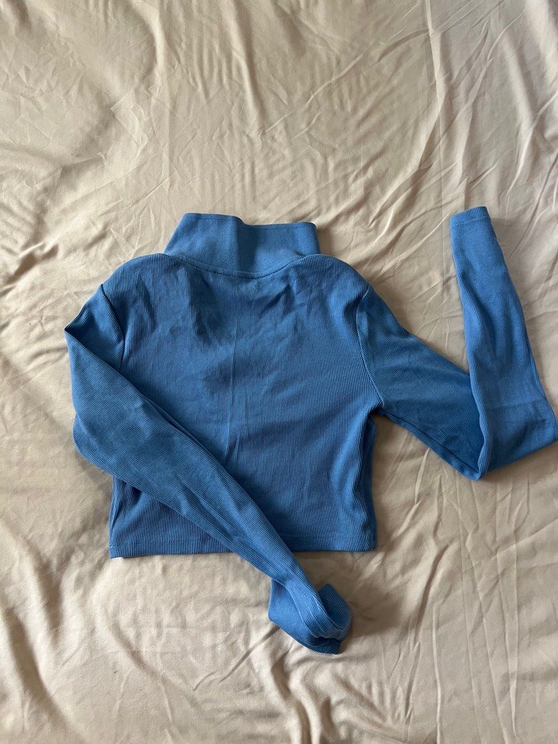 Zara Polo Crop Top Longsleeves (Category: Longsleeves) located in Quezon City. Submitted by cmae0626 (Listing ID 1372293374, Image 3). Description: Used once No haggling Last price posted Loc Quezon City .