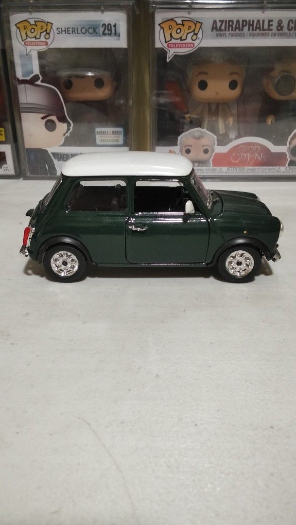 1:24 Mini Cooper Die Cast car model (Category: Vehicle & Diecast Models) located in Quezon City. Submitted by collectorstherapy (Listing ID 1374127085, Image 2). Description: Condition: like New, Displayed only item location: Bagong Pag-asa Quezon City.