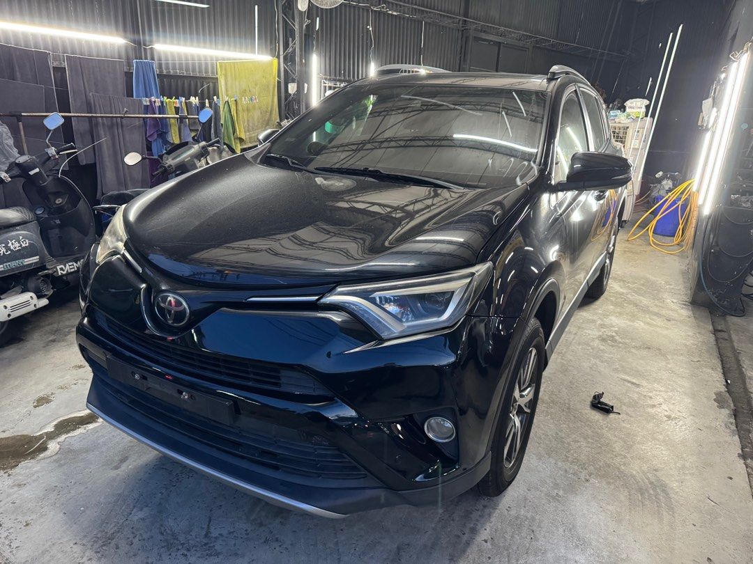 由 mm272819 (刊登 ID 1374063059，圖片 1) 提交，位於 台中市 (Taichung) 的 2017 RAV4 4Wd 跑15 售41.8萬 台中大里看車 自售 (類別：汽車出售)，說明：2017 RAV4 4Wd 跑15 售41.8萬 台中大里看車 。