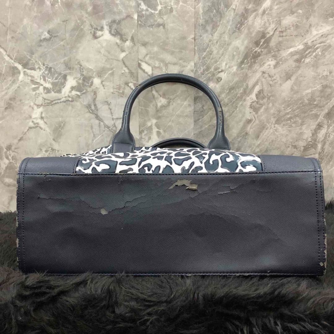 257004507 TORY BURCH BAG NYLON (Category: Luxury Bags & Wallets) located in Taguig. Submitted by ecoring.ph (Listing ID 1374029600, Image 2). Description: ◆CONDITION: BC ◆DESCRIPTIONS: (Other defects/info:) There is a noticeable stains and discoloration on the side and in other areas of the bag. The top handle of the bag is scratched, sticky, peeled off and scuffed. The bottom of the bag is detoriated, peeled off and the leather is sticky, cracke