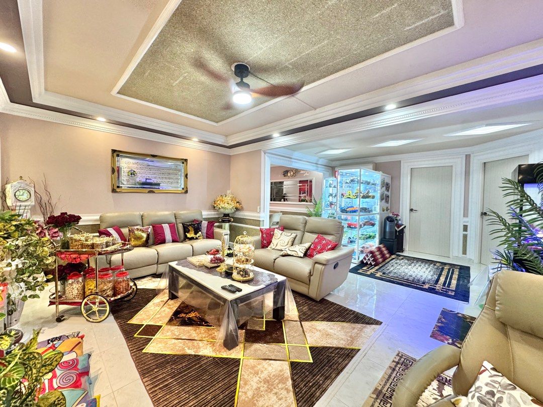 🔥 FOR SALE NOW!! 250C Compassvale, Top Floor, Fully Renovated, Corner EA (Executive Apartment) For Sale!! 🔥 (Category: HDB) located in Singapore. Submitted by hdbpropertyagent (Listing ID 1373968259, Image 2). Description: ✔️ Top Floor! Super windy! Open, unblocked views! Corner Unit with great privacy! ✔️ Super fully renovated! Spacious and squarish layout with huge balcony! Able to do 4 bedrooms! ✔️ Superb location! 7-8 min walk to Sengkang M