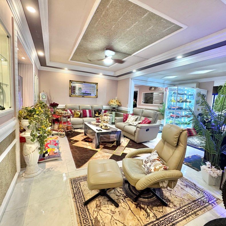 🔥 FOR SALE NOW!! 250C Compassvale, Top Floor, Fully Renovated, Corner EA (Executive Apartment) For Sale!! 🔥 (Category: HDB) located in Singapore. Submitted by hdbpropertyagent (Listing ID 1373968259, Image 3). Description: ✔️ Top Floor! Super windy! Open, unblocked views! Corner Unit with great privacy! ✔️ Super fully renovated! Spacious and squarish layout with huge balcony! Able to do 4 bedrooms! ✔️ Superb location! 7-8 min walk to Sengkang M