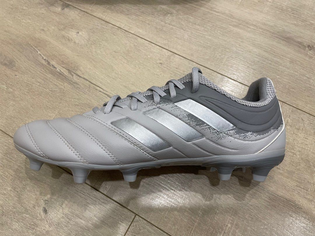 Adidas 波砵 （分類：波鞋）位於 Hong Kong。 由 rogercheng47111 提交（商品編號 1374088749，圖片 3）。簡介： 全新Adidas 波砵一對，未剪牌，日本outlet 買，冇盒。