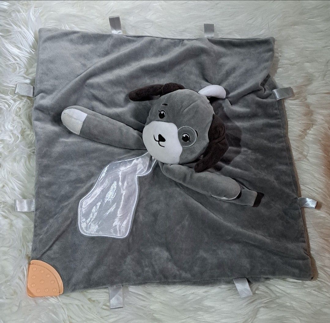 Baby blanky pacifier holder and teether (Category: Soothers & Pacifiers) located in Tanauan. Submitted by yanaspreloved3 (Listing ID 1374012787, Image 2). Description: .