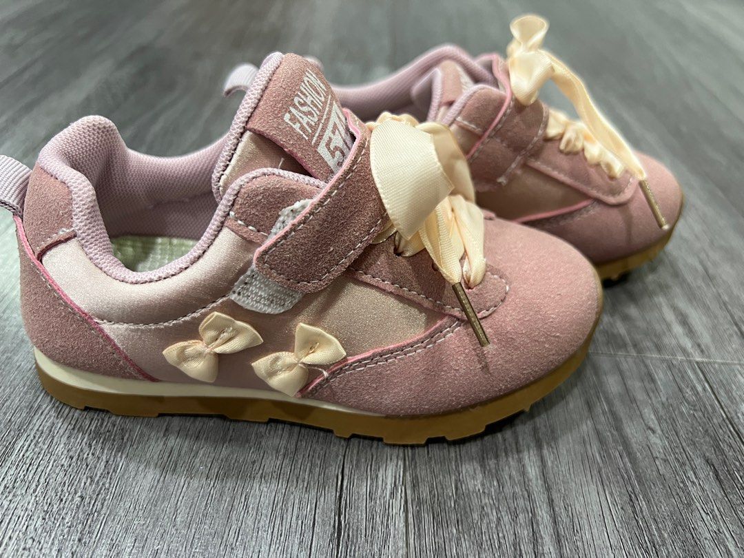Baby Girl Shoes (Category: Babies & Kids Fashion) located in Singapore. Submitted by oliviayeecw7272 (Listing ID 1374075998, Image 2). Description: for foot size 15cm -15.5cm new. Reason for sale:Not my girl size .