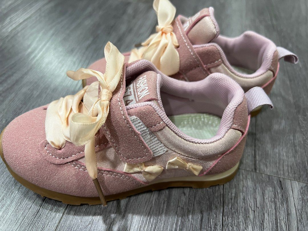 Baby Girl Shoes (Category: Babies & Kids Fashion) located in Singapore. Submitted by oliviayeecw7272 (Listing ID 1374075998, Image 3). Description: for foot size 15cm -15.5cm new. Reason for sale:Not my girl size .