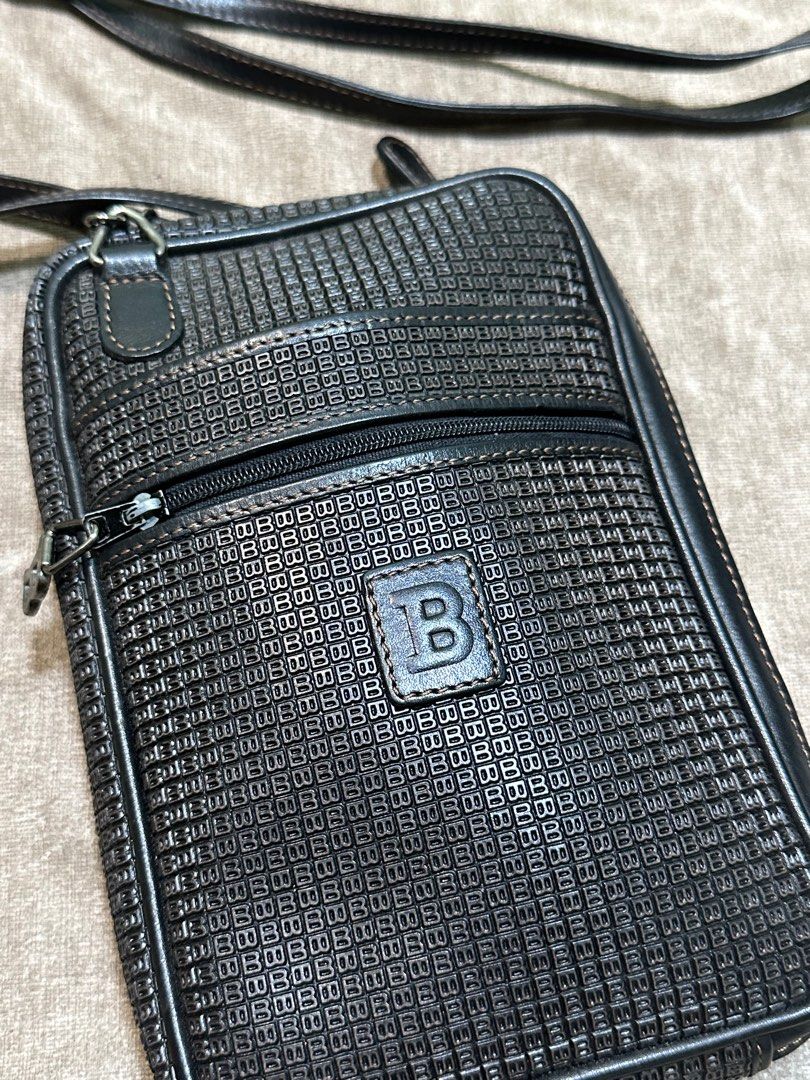 Bally Crossbody Bag (Category: Luxury Bags & Wallets) located in Bacolod City. Submitted by dannnsoy (Listing ID 1374003078, Image 2). Description: Bally Crossbody Bag “Vintage” •In very good condition •Issue: Minimal signs of usage •Price: 3299 only.