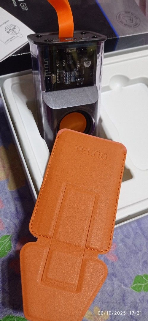 Bluetooth (Category: Soundbars, Speakers & Amplifiers) located in Caloocan City. Submitted by lillybagin (Listing ID 1374044698, Image 3). Description: brand-new mini Bluetooth speaker with tropical lights and multi charger...