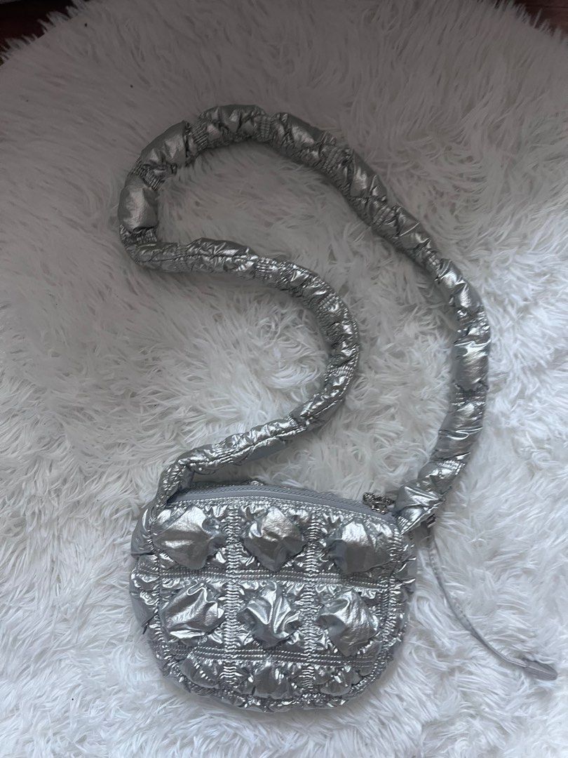 Carlyn Poing Bag Silver (Category: Cross-body Bags) located in Makati City. Submitted by muffinstuffins (Listing ID 1373994733, Image 1). Description: Authentic Got this for 4500k from Korea .
