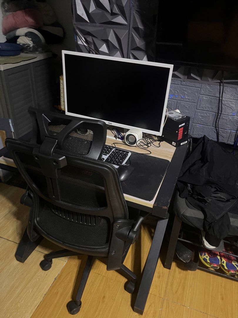 Computer set (Category: Computer Keyboard) located in Paranaque City. Submitted by jeremysecr19192 (Listing ID 1374063260, Image 1). Description: Rush sale na! Computer set AOC / ASUS ryzen na un chipset Pc all in one i5 GPU 128ssd With 500gb hdd Keyboard with light Speaker Chair Table Transformer Gagamtin na lang Pick up or via lalamove Tambo paranaque city .