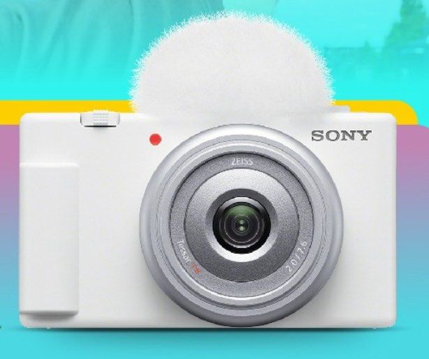 Digital Camera (Category: Cameras) located in Singapore. Submitted by ling_ling98 (Listing ID 1374060081, Image 1). Description: Used for afew times Selling as I plan to get a new camera instead of this . Lost the charger ( can use the any Type C , charger to replace it ) Slide nego is allowed .