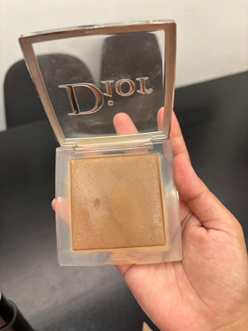 Dior backstage - code: 4N (Category: Makeup) located in Bangi. Submitted by zaxxcc (Listing ID 1374083769, Image 3). Description: Use as bronzer Dior backstage - powder no powder.