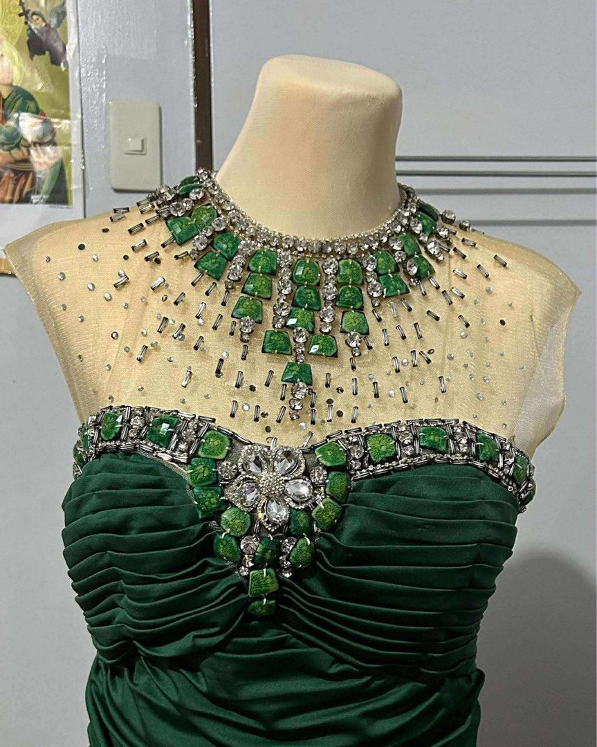 Emerald Beaded Gown (Category: Evening dresses & gowns) located in Quezon City. Submitted by forthriftersph (Listing ID 1374024633, Image 1). Description: Emerald Green Long Gown with Pleated Body UK 14 Made in Abudhabi UAE .