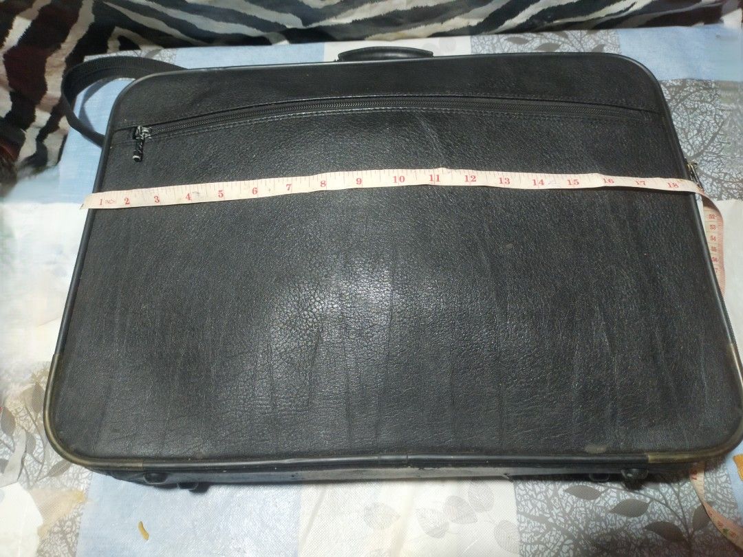 Exact business bag (Category: Laptop Bags & Sleeves) located in Pasay City. Submitted by 22aileen (Listing ID 1374132691, Image 3). Description: .