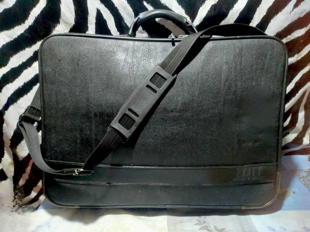 Exact business bag (Category: Laptop Bags & Sleeves) located in Pasay City. Submitted by 22aileen (Listing ID 1374132691, Image 1). Description: .