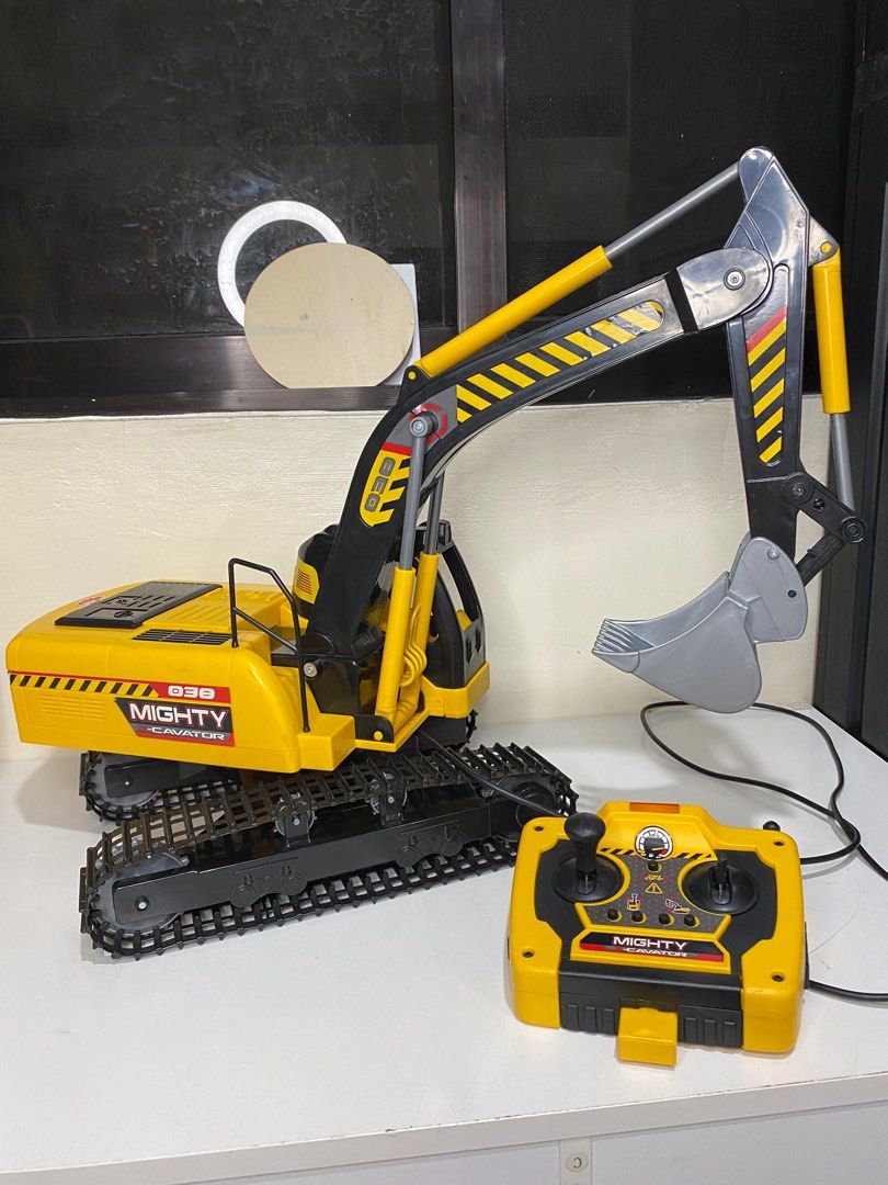 Excavator Remote Control toys (Category: Remote Control Toys) located in Manila. Submitted by avalanchesonlineshopmainacount (Listing ID 1374098749, Image 1). Description: Working As iS.