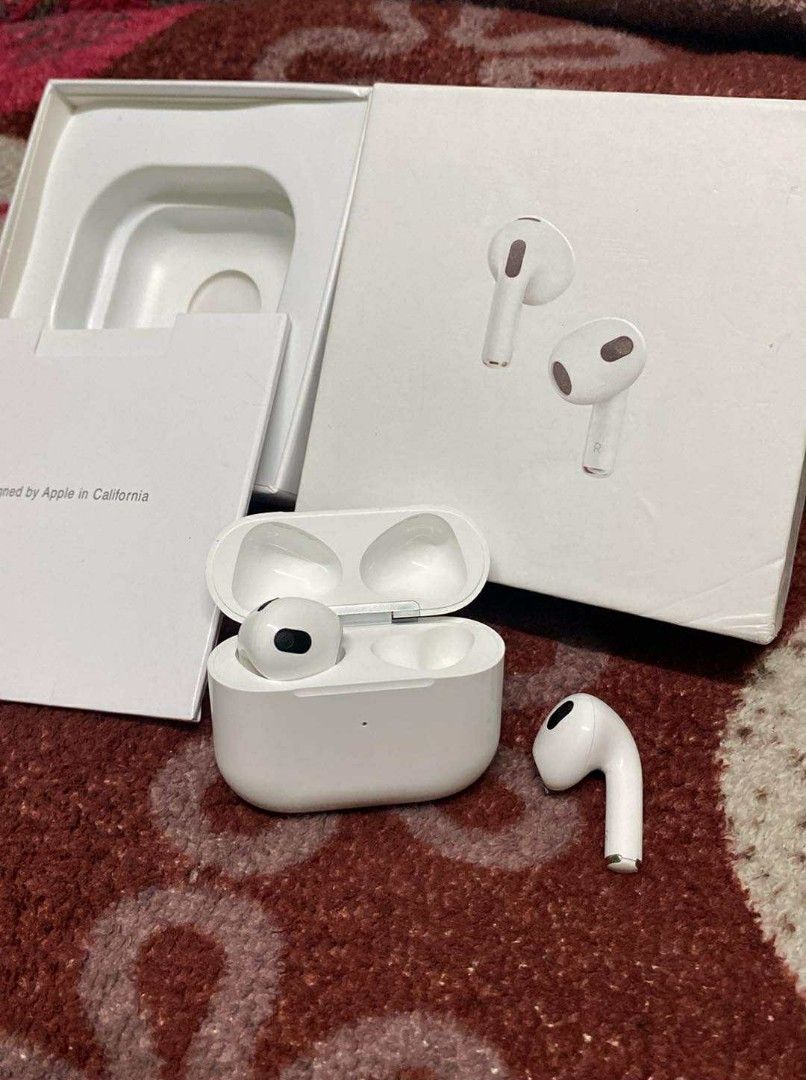 Generation 3 airpods 💯 (Category: Headphones & Headsets) located in Manila. Submitted by milasgadgetph (Listing ID 1374013830, Image 2). Description: .