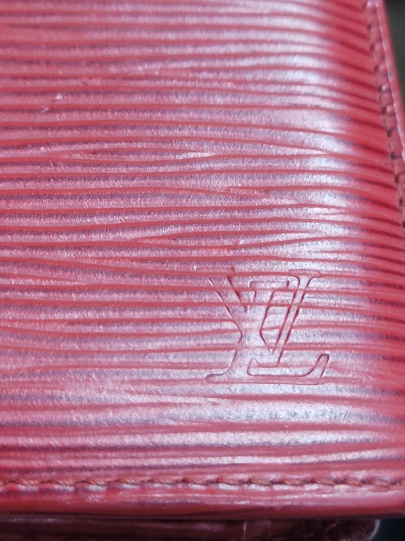 Guaranteed Authentic Project Lv wallet Taiga (Category: Luxury Bags & Wallets) located in Antipolo. Submitted by dlolin (Listing ID 1374006151, Image 3). Description: Paretouch niyo lang and linis maganda pa.