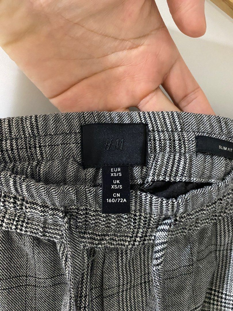 H&M Ankle-fit Trousers Gray Checkered (Category: Trousers) located in Quezon City. Submitted by r_decluttering (Listing ID 1373978085, Image 3). Description: H&M Ankle-fit Trousers Gray Checkered Size Small | Fits 28-30 Garterized Length: 35.5” Leg Opening: 6” Great condition. No issues. Srp around 2000 .