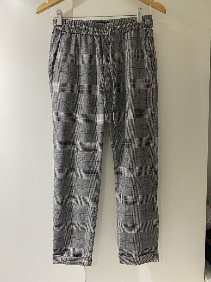 H&M Ankle-fit Trousers Gray Checkered (Category: Trousers) located in Quezon City. Submitted by r_decluttering (Listing ID 1373978085, Image 1). Description: H&M Ankle-fit Trousers Gray Checkered Size Small | Fits 28-30 Garterized Length: 35.5” Leg Opening: 6” Great condition. No issues. Srp around 2000 .