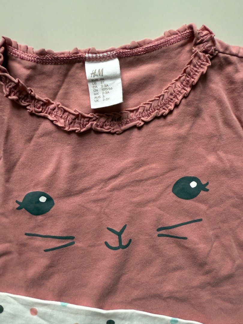 H&M girl kid child long shirt (Category: Babies & Kids Fashion) located in Singapore. Submitted by cfm1121 (Listing ID 1374034371, Image 2). Description: H&M girl kid child long shirt Never used Kid grown up so fast no fit Size EUR 98 / CA 2-3A / US 3T / CN 100 Each $4 both $8.