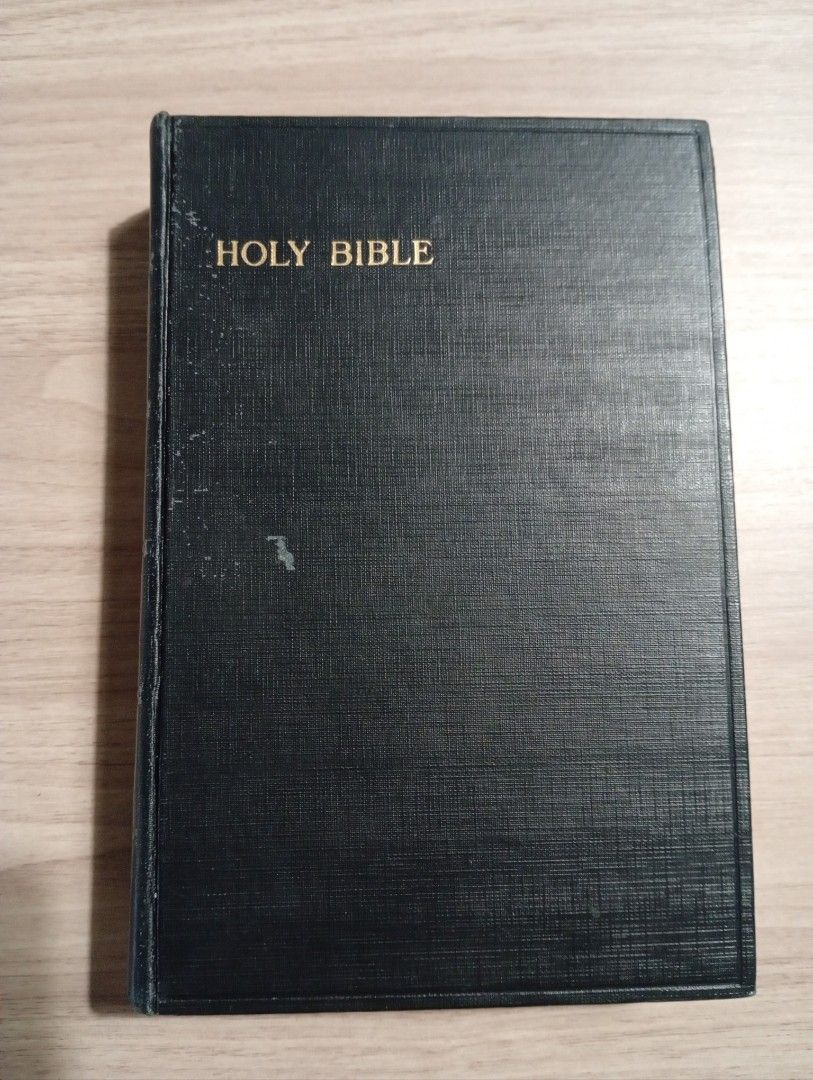 KJV | HOLY BIBLE AUTHORIZED KING JAMES VERSION (Category: Religion Books) located in Pasay City. Submitted by rarebiblesandmore (Listing ID 1373962322, Image 1). Description: The Holy Bible Authorised King James Version (AKJV) Containing the Old and New Testaments Collins' Clear-Type Press Printed in Great Britain 1958 Please refer to photos for more information on the condition of the item. Feel free to send a message if you have any questions. 