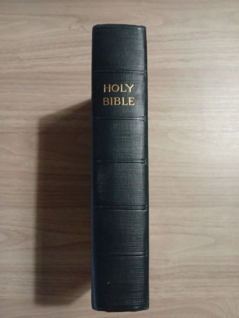 KJV | HOLY BIBLE AUTHORIZED KING JAMES VERSION (Category: Religion Books) located in Pasay City. Submitted by rarebiblesandmore (Listing ID 1373962322, Image 3). Description: The Holy Bible Authorised King James Version (AKJV) Containing the Old and New Testaments Collins' Clear-Type Press Printed in Great Britain 1958 Please refer to photos for more information on the condition of the item. Feel free to send a message if you have any questions. 