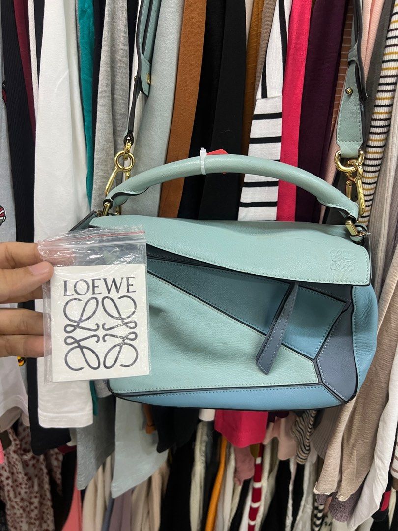 Loewe Puzzle (Category: Luxury Bags & Wallets) located in Bacolod City. Submitted by novymae23 (Listing ID 1374084055, Image 1). Description: Loewe Puzzle Size Small Excellent Condition .