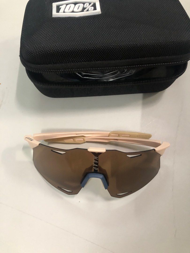 由 mynameissterio1 (刊登 ID 1373978499，圖片 1) 提交，位於 新北市 (New Taipei) 的 Maap cycling shade (類別：其他運動配件)，說明：Almost new often to use。